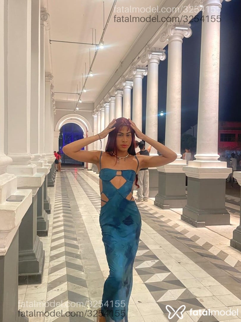 Acompanhante mulher trans morena (o) de olhos castanhos - Belatrix