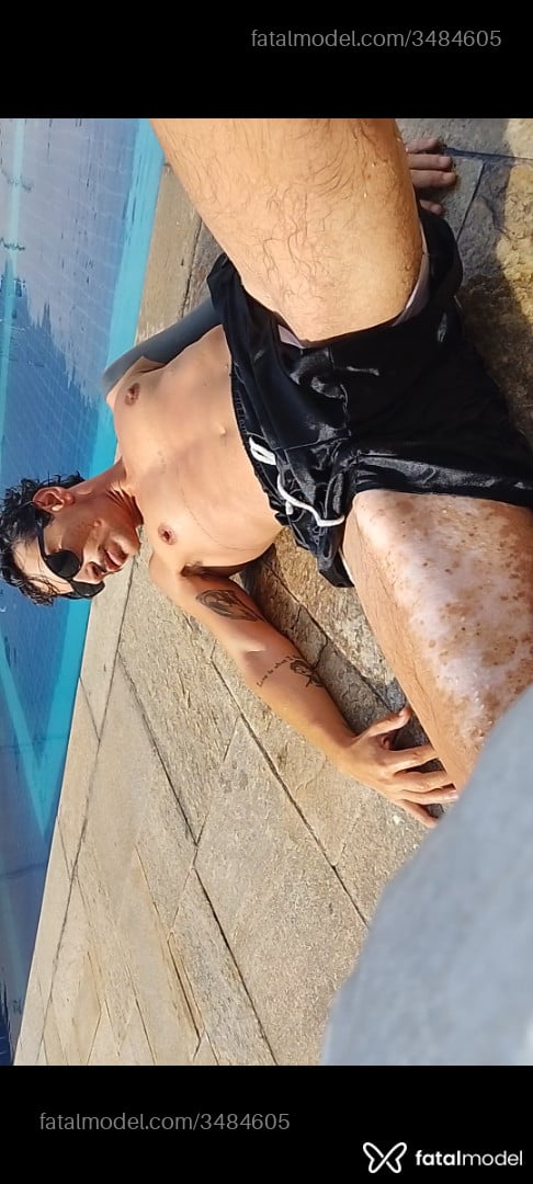 Acompanhante homem trans com cabelo castanho de olhos castanhos - Seuhomemtrans