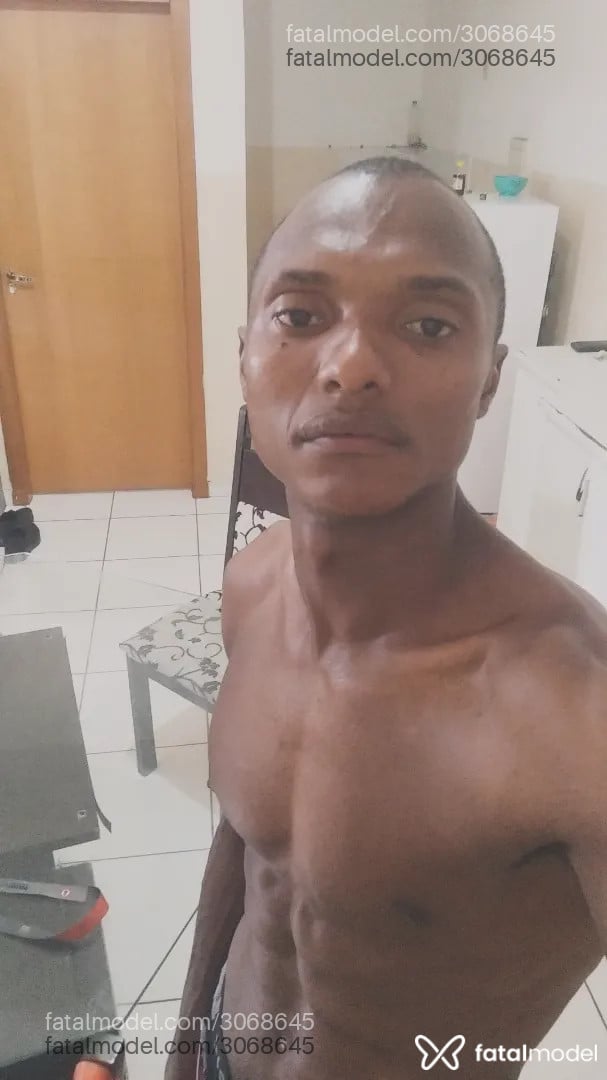 Acompanhante homem morena (o) de olhos castanhos - Smith Acompanhante homem morena (o) de olhos castanhos - Smith