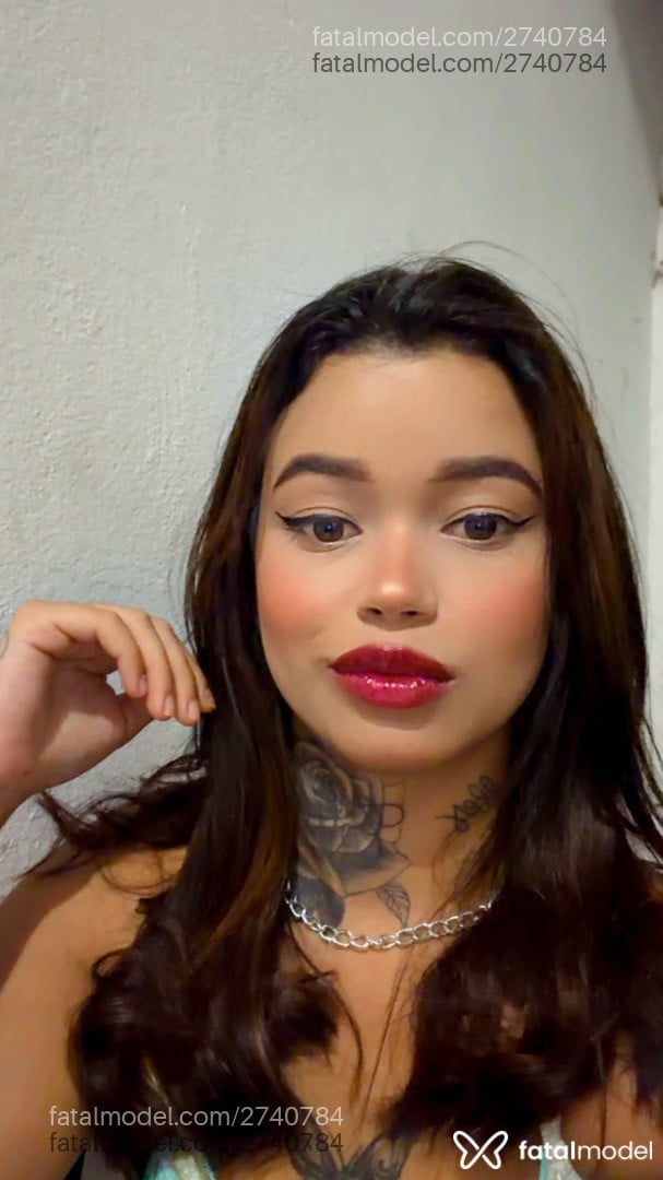 Acompanhante mulher morena (o) de olhos castanhos - Venélope Acompanhante mulher morena (o) de olhos castanhos - Venélope