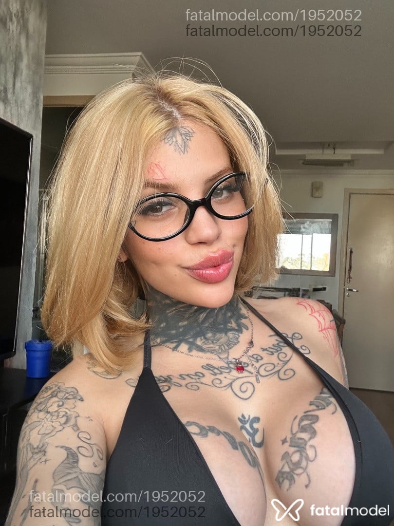 Acompanhante mulher ruiva (o) de olhos castanhos - Aline