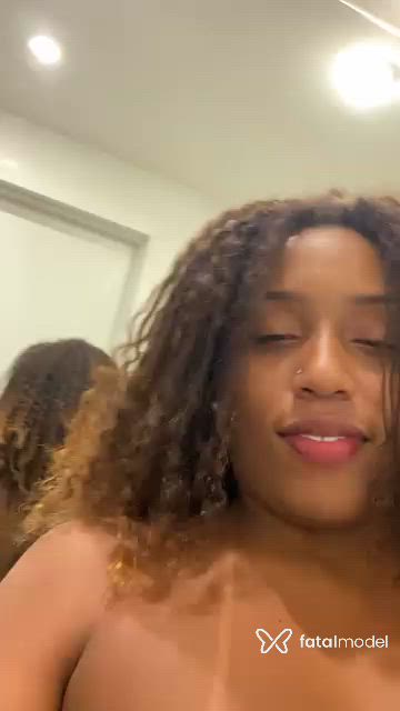 Acompanhante mulher morena (o) de olhos pretos - Alicia Dliç