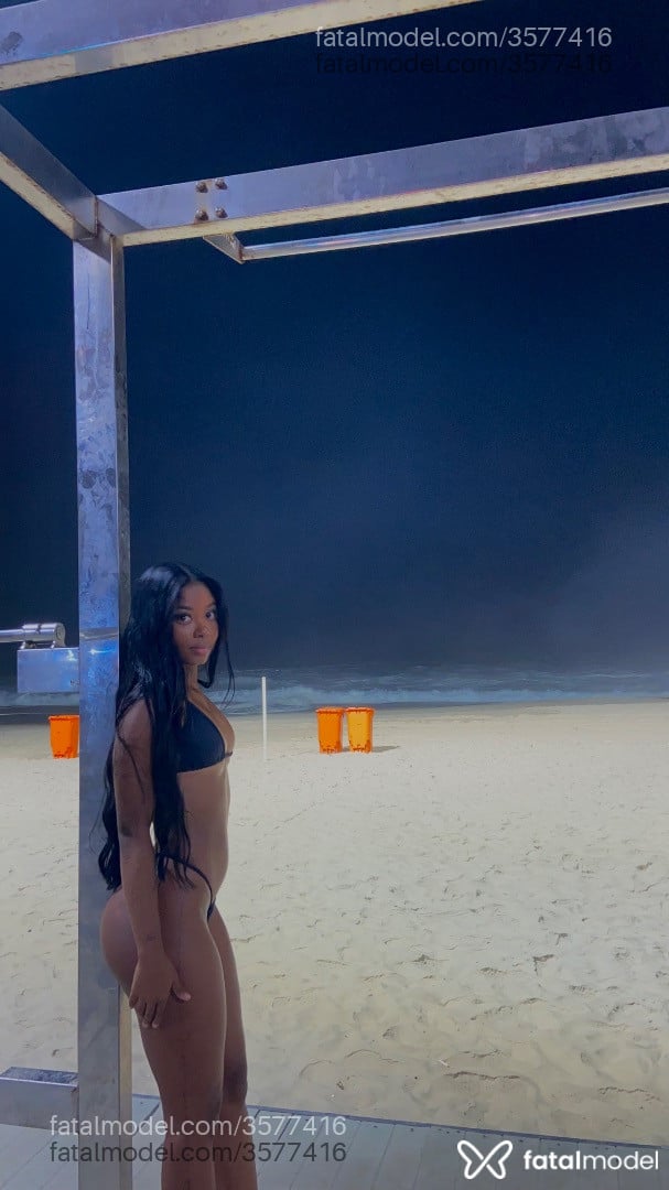 Acompanhante mulher morena (o) de olhos pretos - Natália