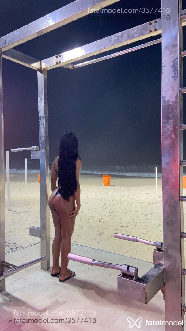 Acompanhante mulher morena (o) de olhos pretos - Natália
