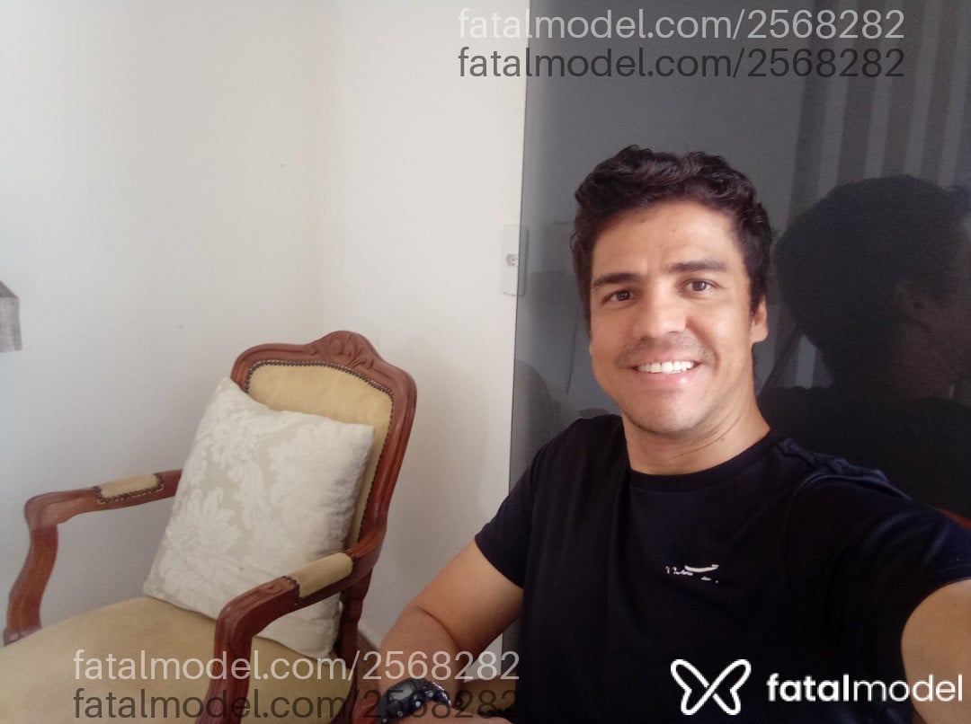 Acompanhante homem com cabelo castanho de olhos castanhos - Tavares