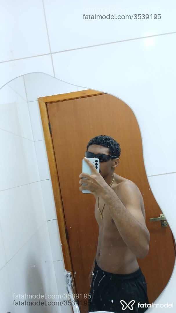 Acompanhante homem loira (o) de olhos azuis - Gustavo