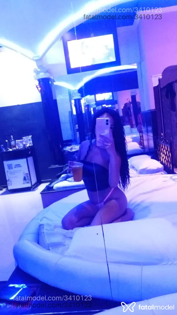 Acompanhante mulher morena (o) de olhos castanhos - Ayla Beatriz