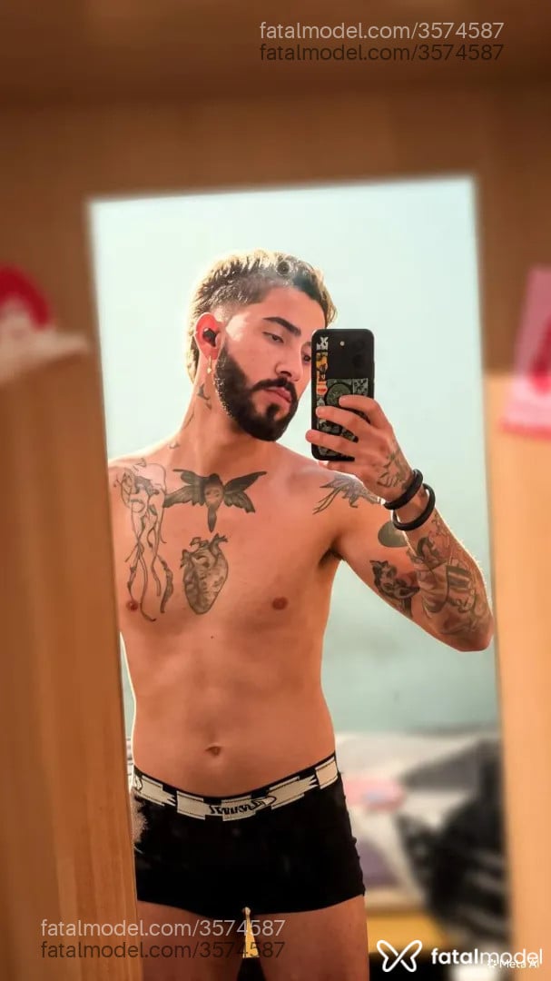 Acompanhante homem loira (o) de olhos castanhos - Anderson