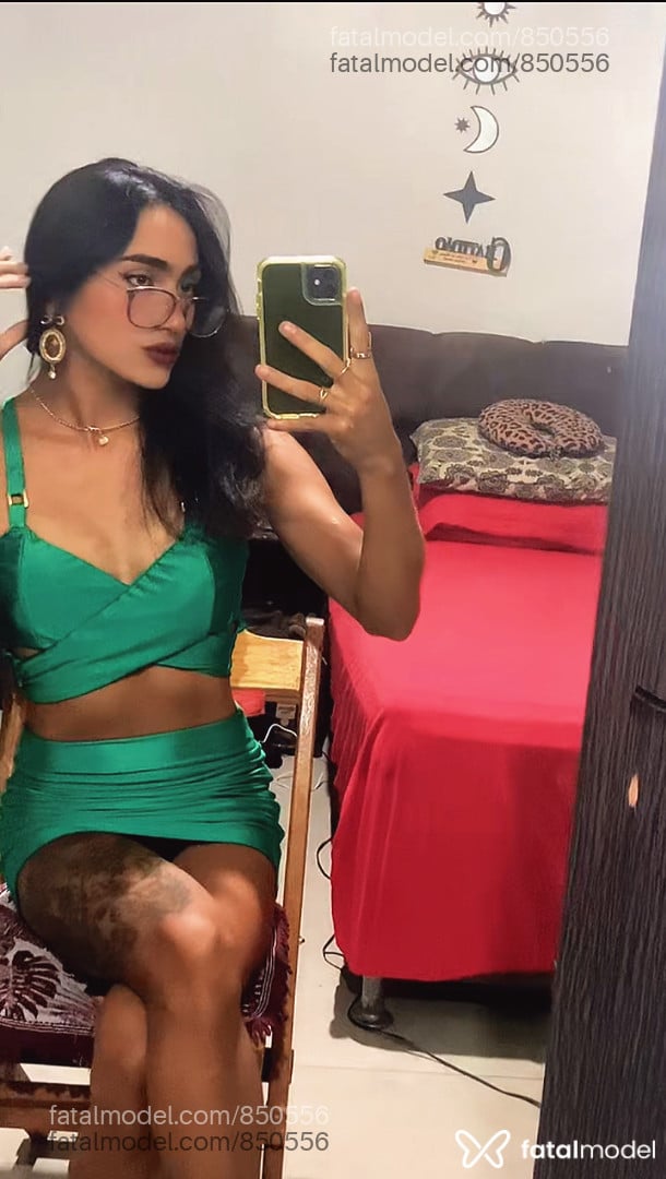 Acompanhante mulher trans loira (o) de olhos castanhos - Luna Dubois