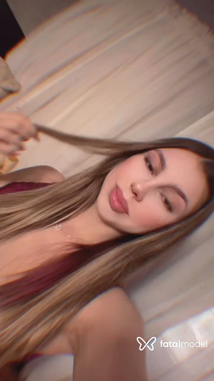 Acompanhante mulher loira (o) de olhos azuis - Carollyn