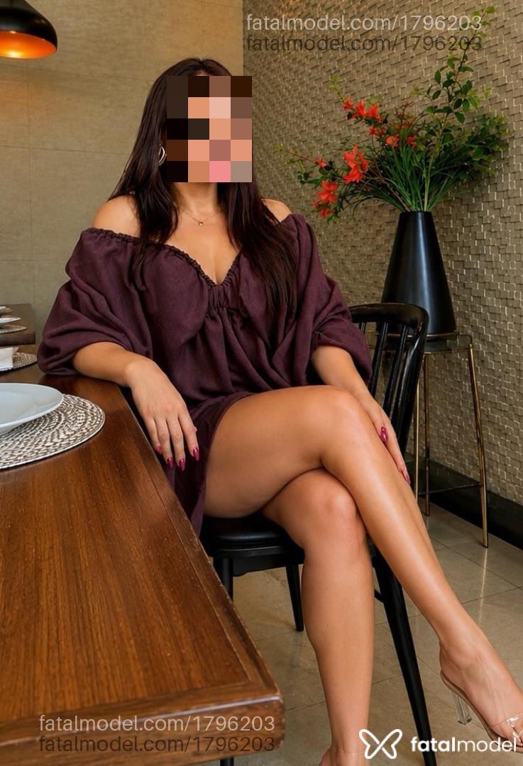 Acompanhante mulher com cabelo castanho de olhos pretos - Yara