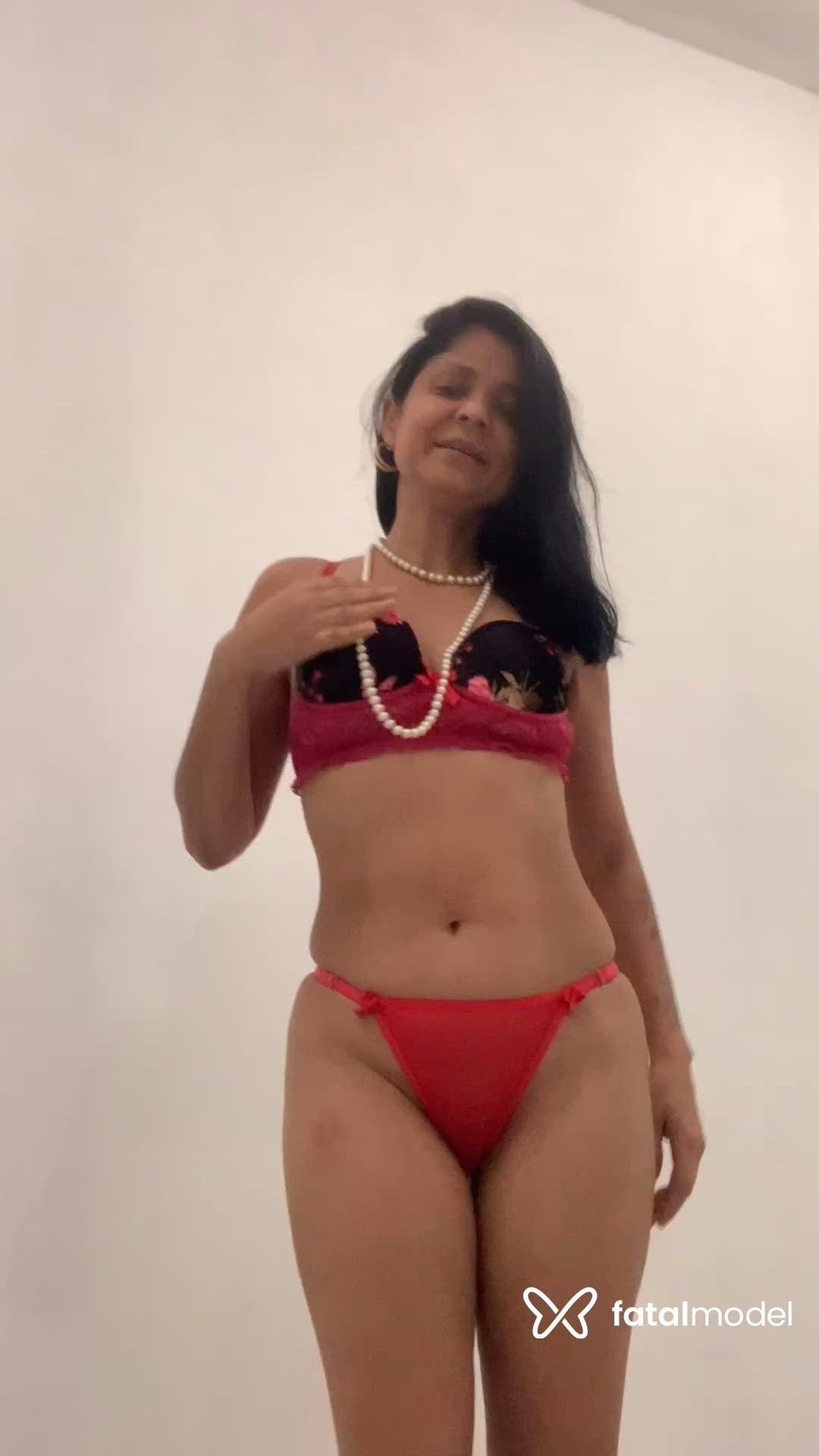 Acompanhante mulher morena (o) de olhos pretos - Jady