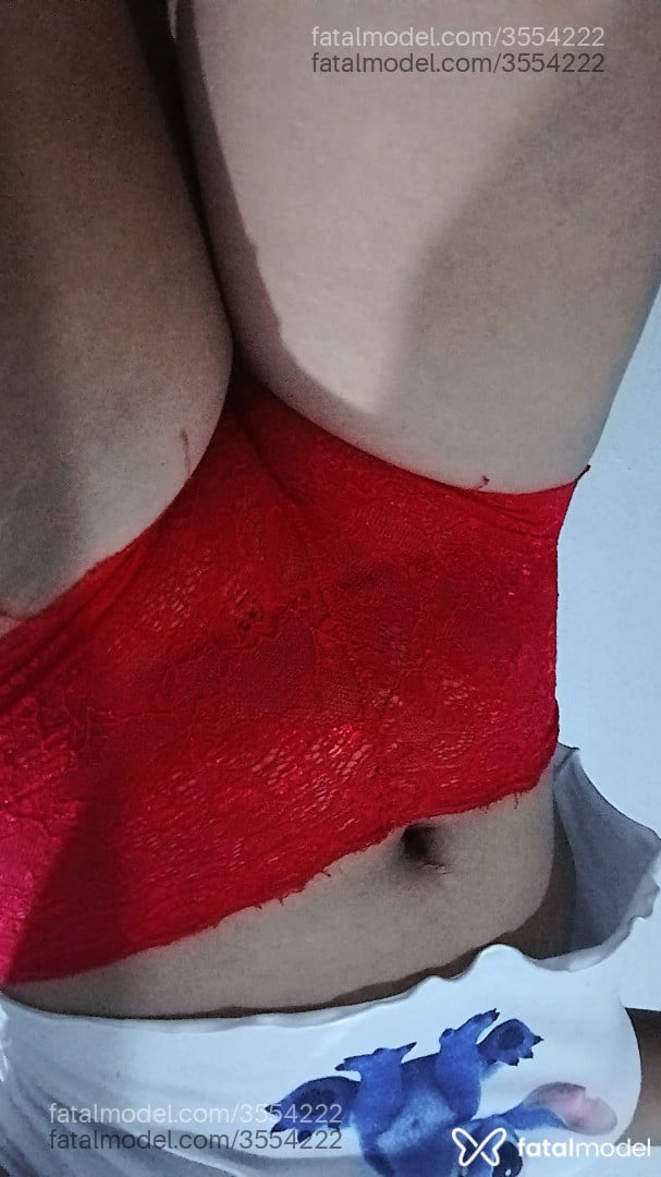 Acompanhante mulher morena (o) de olhos pretos - Clara