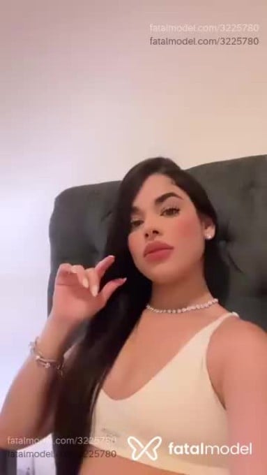 Acompanhante mulher morena (o) de olhos verdes - Bruninha Oliveira