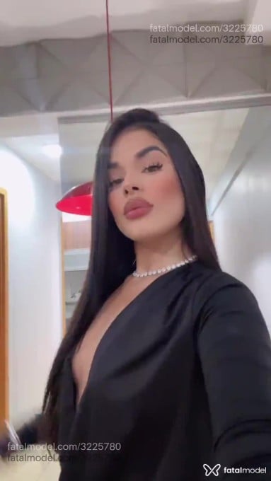 Acompanhante mulher morena (o) de olhos verdes - Bruninha Oliveira