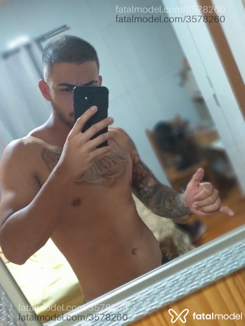 Acompanhante homem com cabelo castanho de olhos castanhos - Kevinho