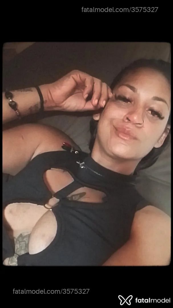 Acompanhante mulher com cabelo castanho de olhos pretos - Morena