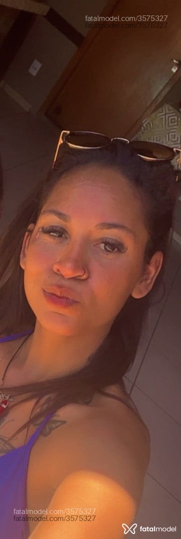 Acompanhante mulher com cabelo castanho de olhos pretos - Morena