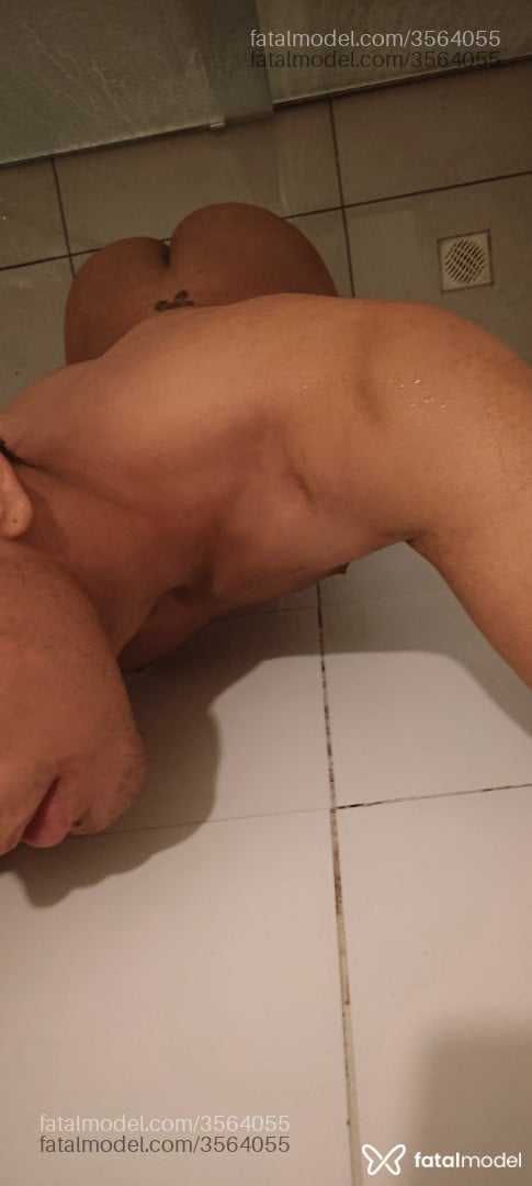 Acompanhante homem com cabelo castanho de olhos castanhos - Miauzin