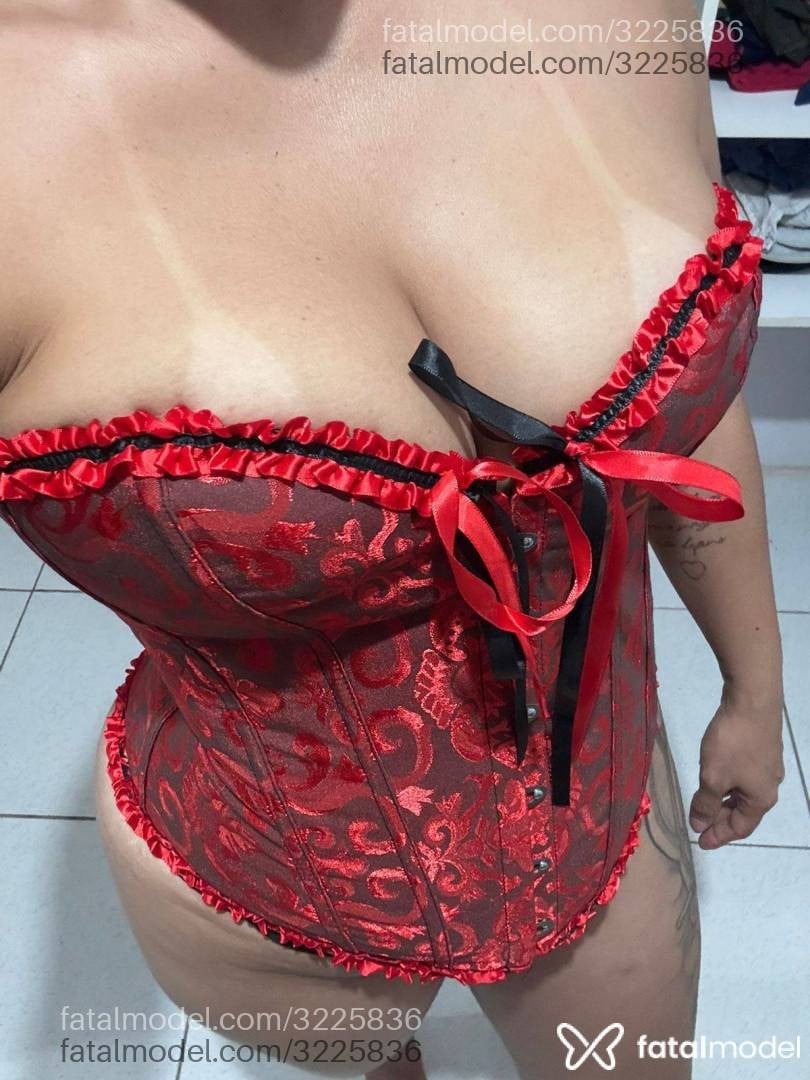 Acompanhante mulher morena (o) de olhos pretos - Rhavenna Oliveira