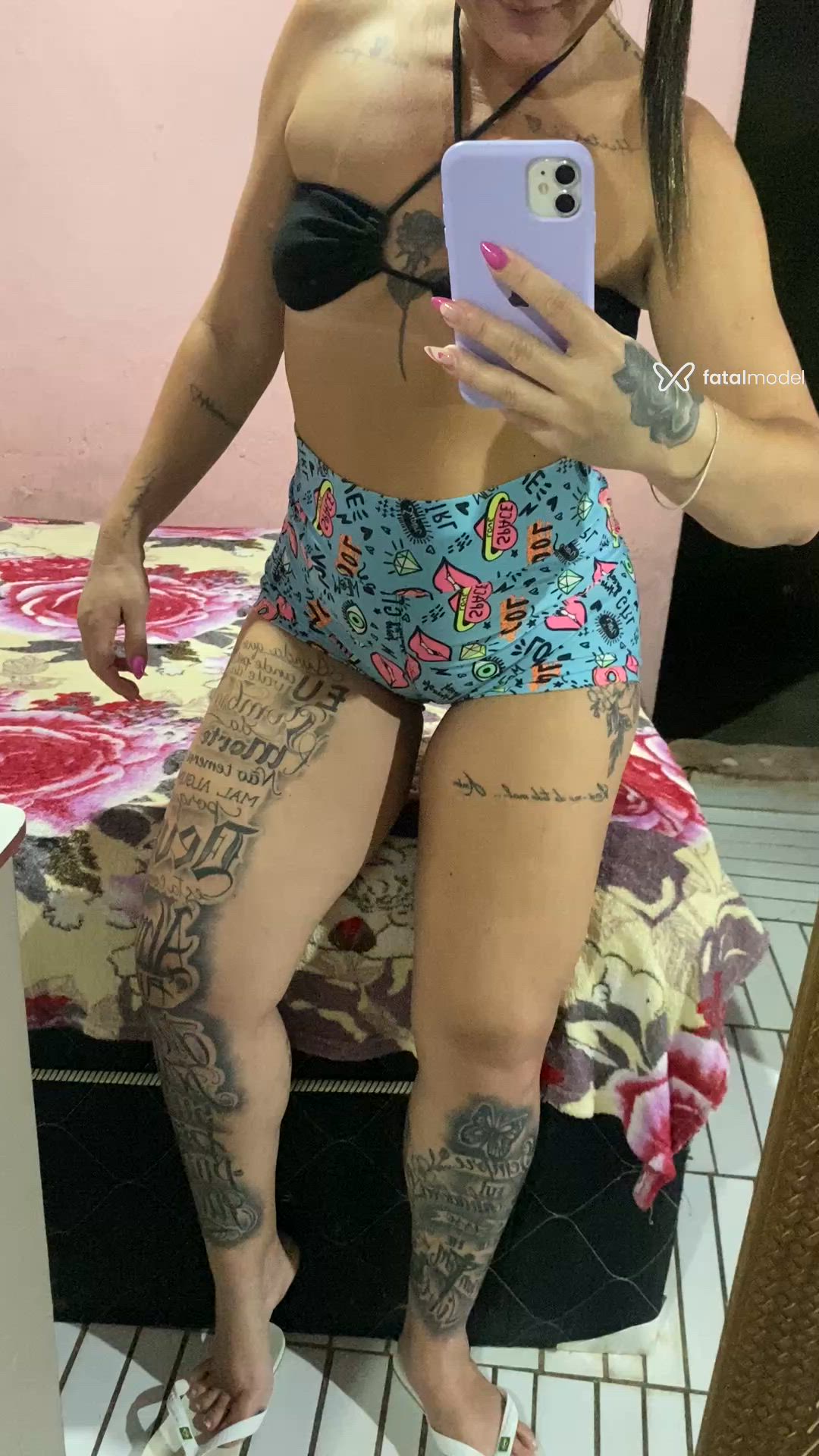 Acompanhante mulher com cabelo colorido de olhos castanhos - Ah Cabulozinha