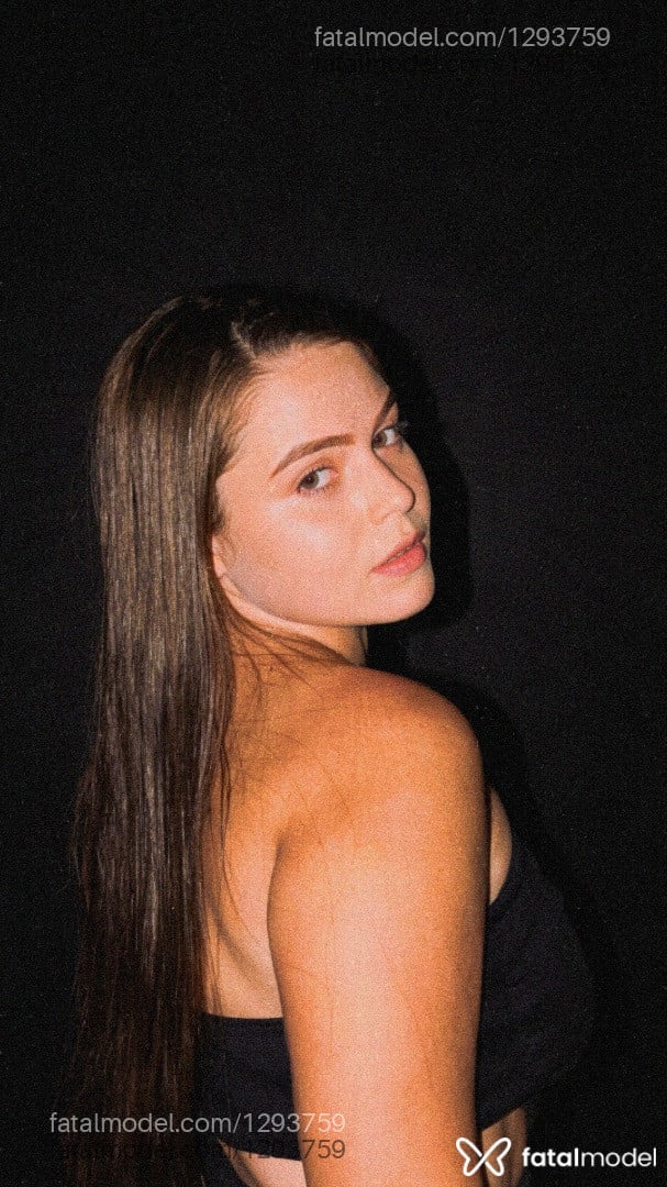 Acompanhante mulher loira (o) de olhos verdes - Lua