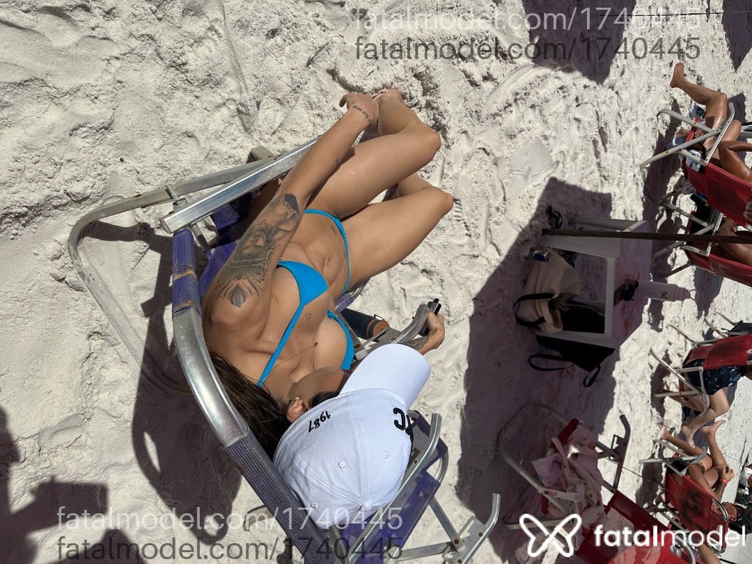 Acompanhante mulher com cabelo castanho de olhos verdes - Taís Franco