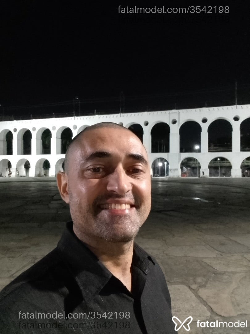 Acompanhante homem com cabelo castanho de olhos castanhos - Rafael Schatten