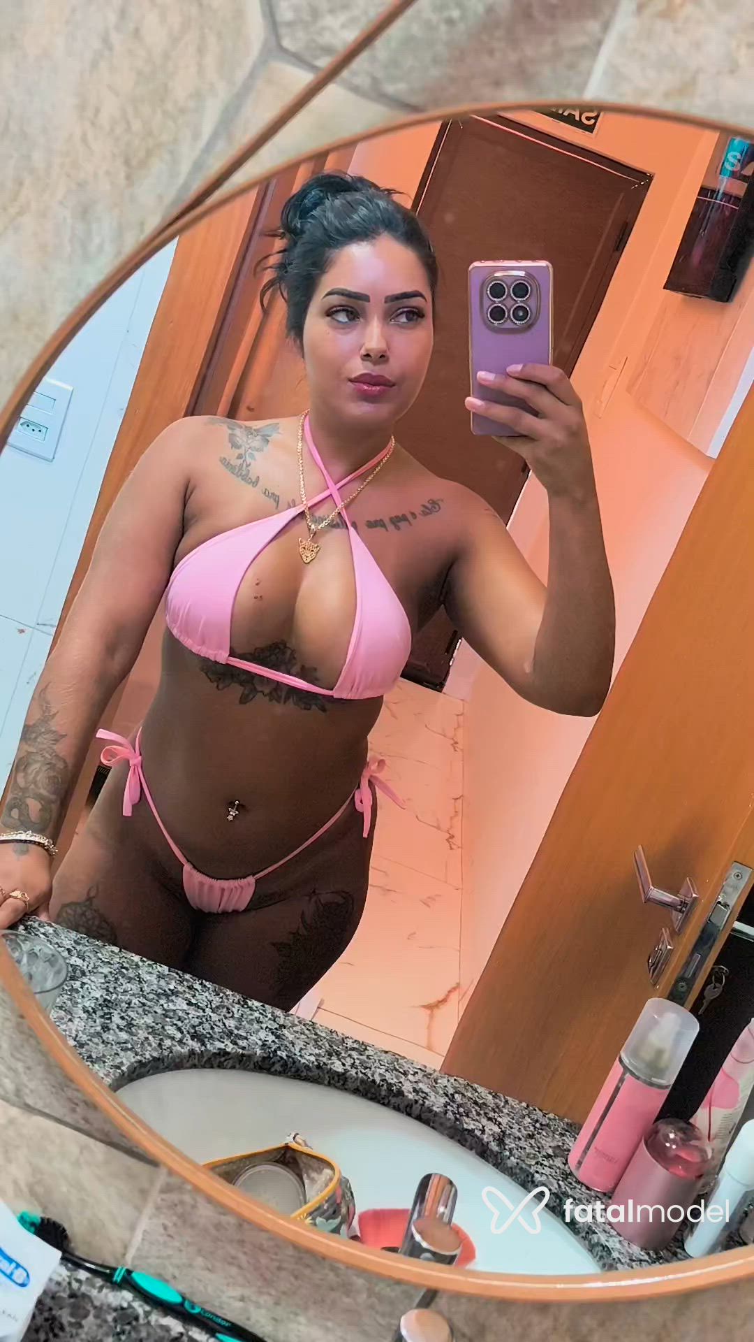 Acompanhante mulher morena (o) de olhos castanhos - Daphne