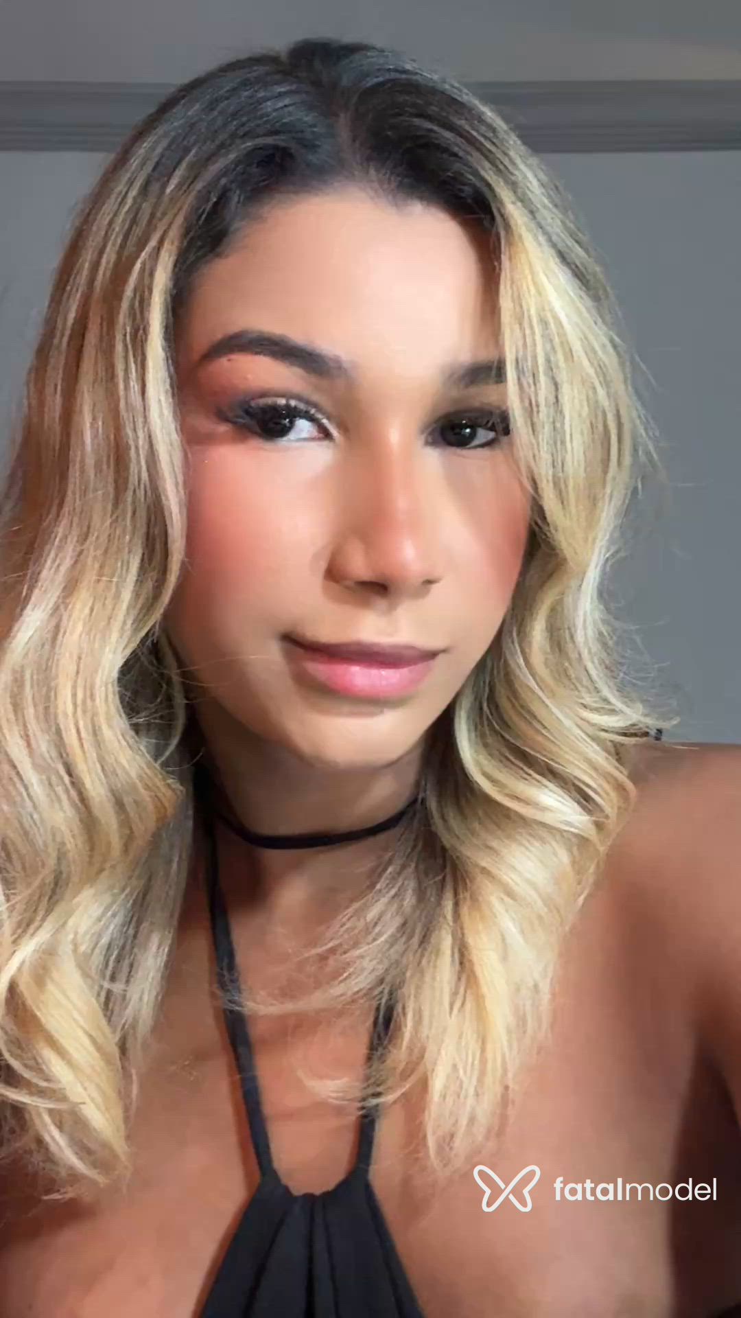 Acompanhante mulher trans loira (o) de olhos castanhos - Paullazx
