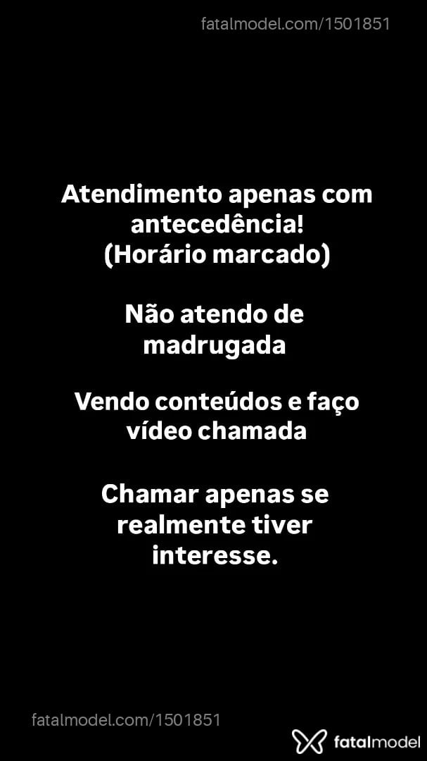 Acompanhante mulher com cabelo colorido de olhos castanhos - Estela Frentsk