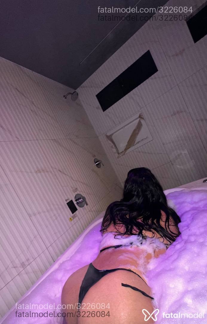 Acompanhante mulher trans morena (o) de olhos mel - Vitória