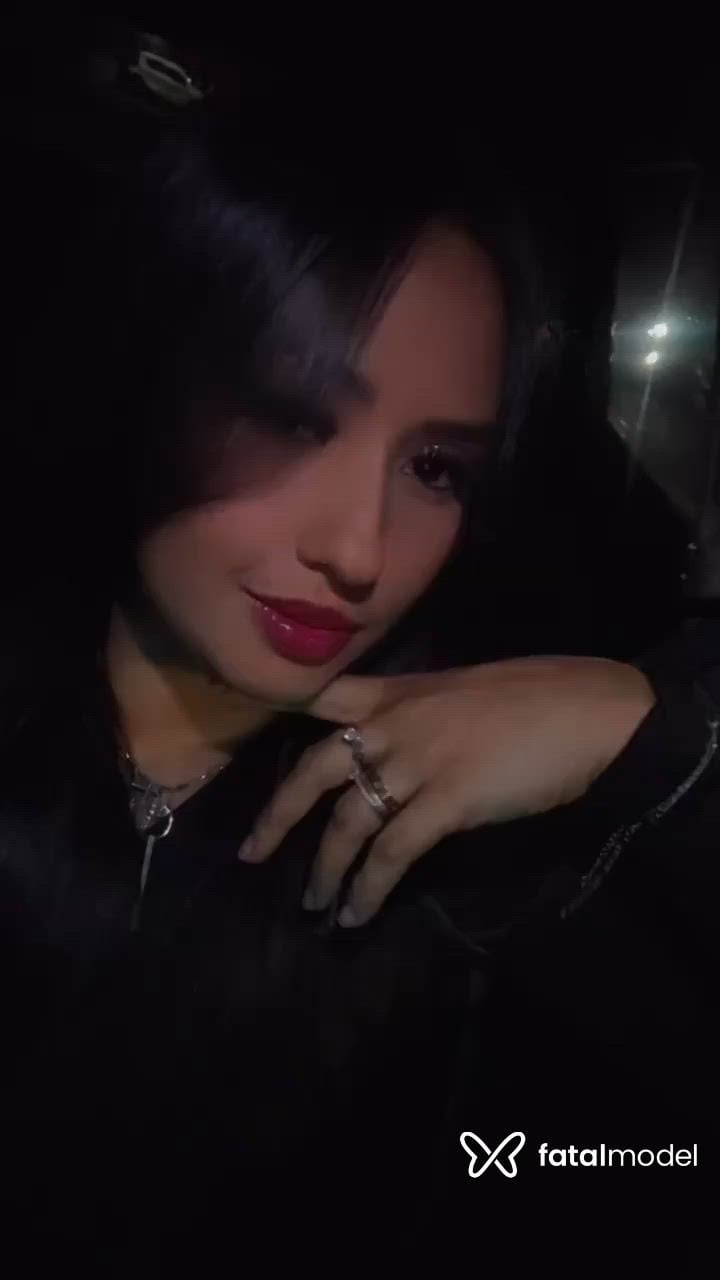 Acompanhante mulher morena (o) de olhos castanhos - Isis