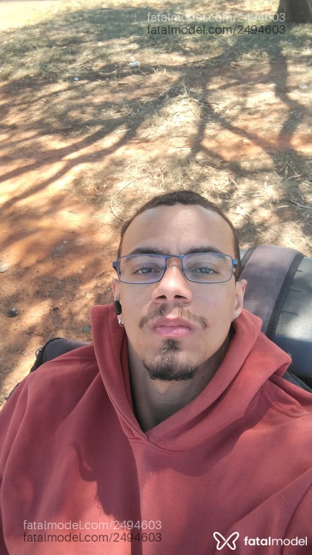 Acompanhante homem morena (o) de olhos castanhos - Rodrigo