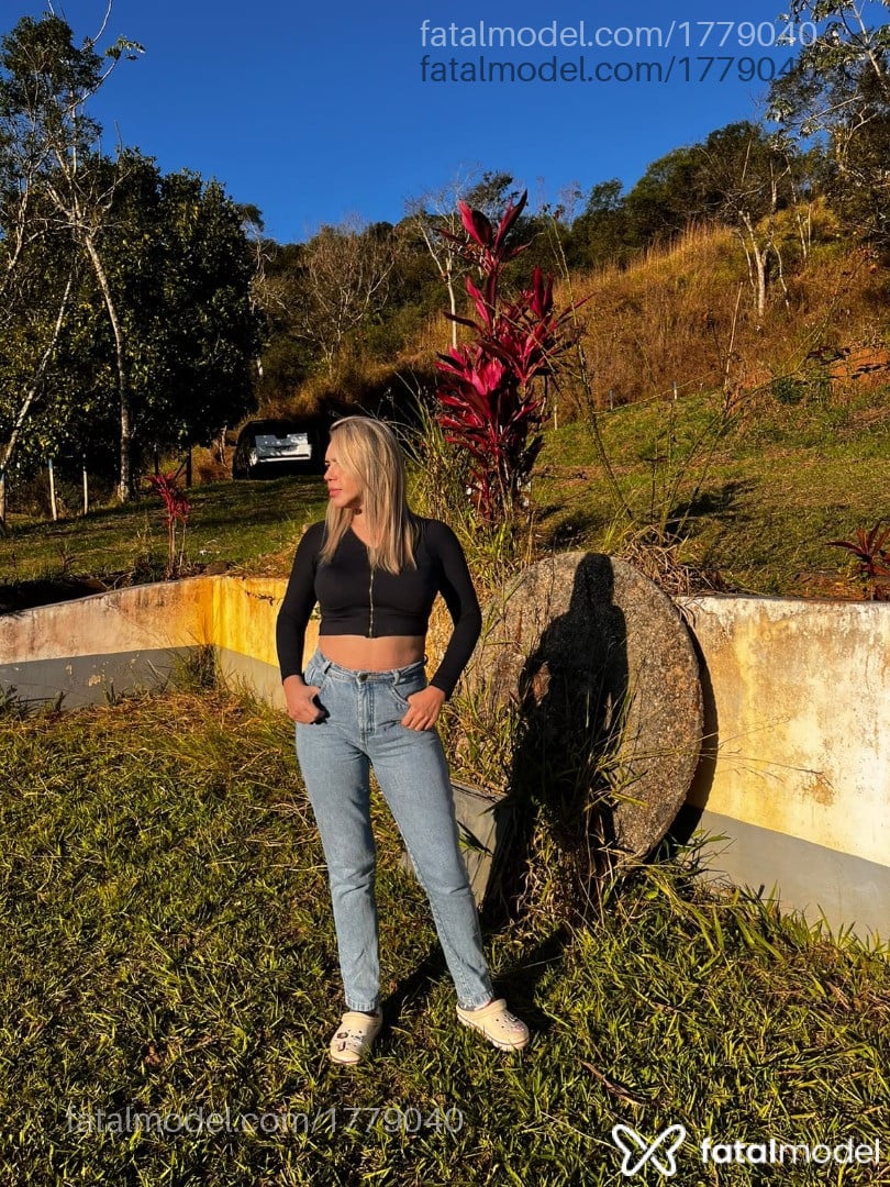 Acompanhante mulher loira (o) de olhos castanhos - Gabi Nunes