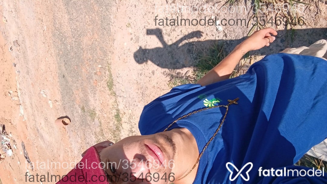 Acompanhante homem sem cabelo de olhos pretos - Ronaldo
