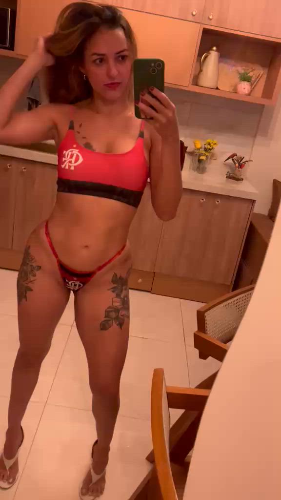 Acompanhante mulher loira (o) de olhos castanhos - Lana Flowers