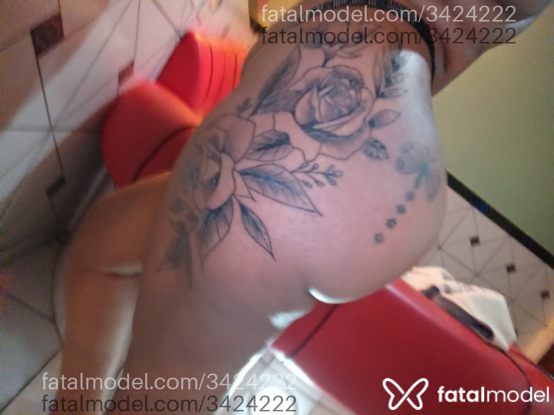Acompanhante mulher com cabelo castanho de olhos castanhos - Priscila