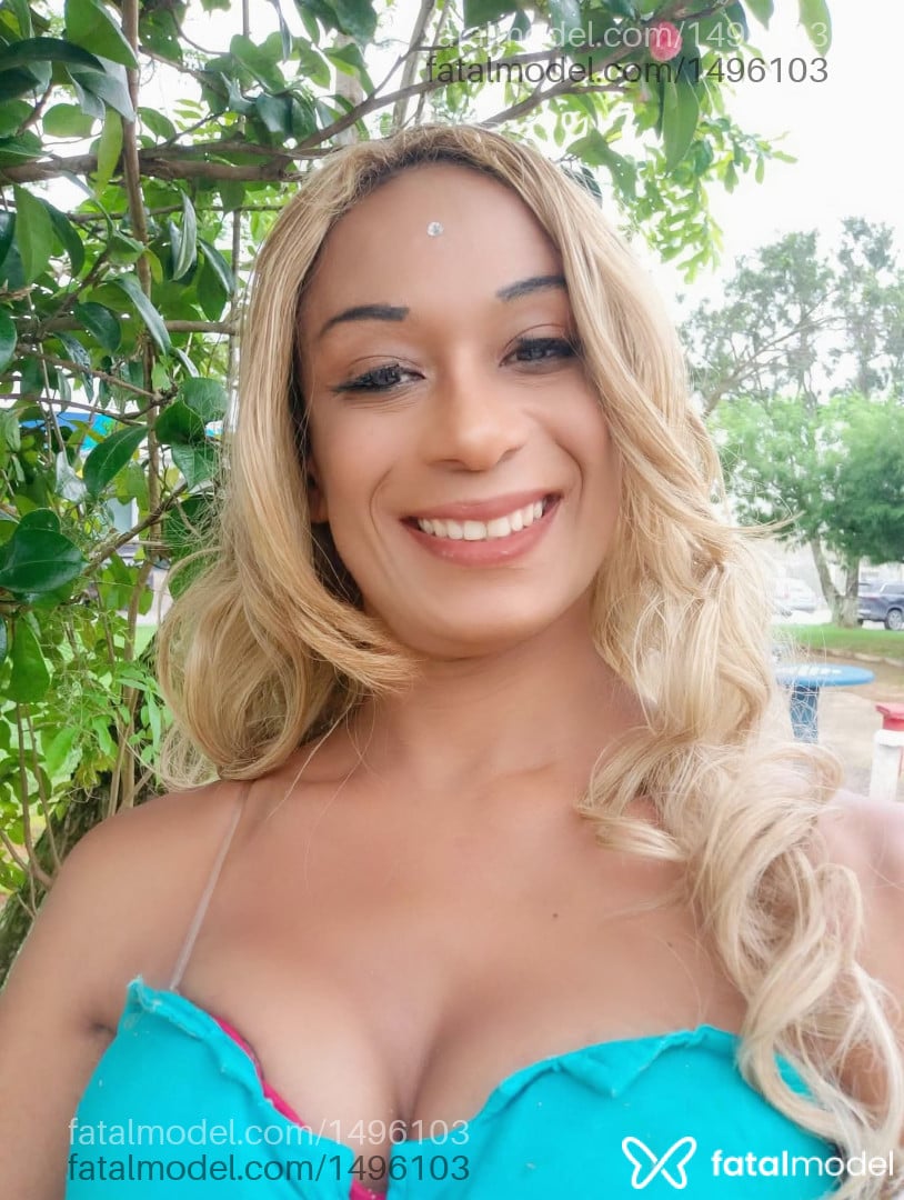 Acompanhante travesti loira (o) de olhos castanhos - Pyetra Voltz