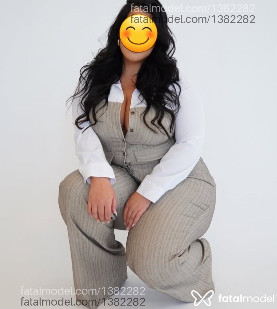 Acompanhante mulher com cabelo castanho de olhos pretos - Tatiane Catiano