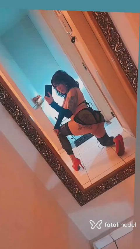 Acompanhante travesti morena (o) de olhos castanhos - Lili Oliveira Acompanhante travesti morena (o) de olhos castanhos - Lili Oliveira