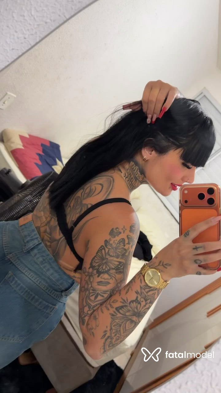 Acompanhante mulher com cabelo castanho de olhos castanhos - Clara Louise Acompanhante mulher com cabelo castanho de olhos castanhos - Clara Louise