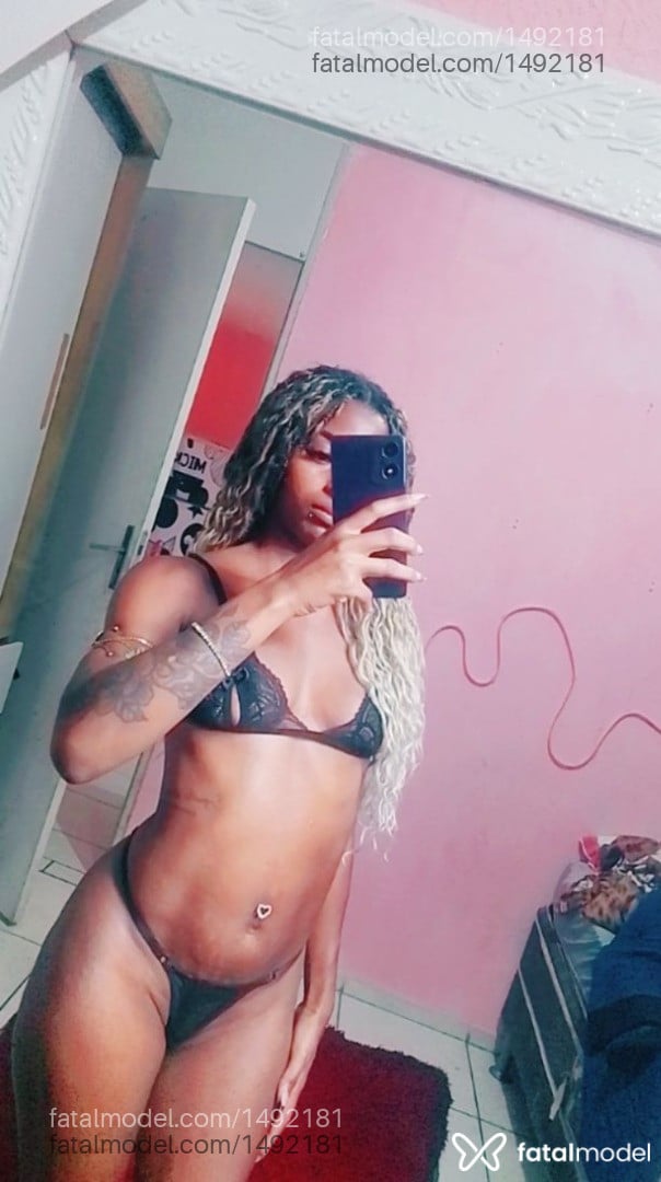 Acompanhante mulher morena (o) de olhos castanhos - Carina Oliveira