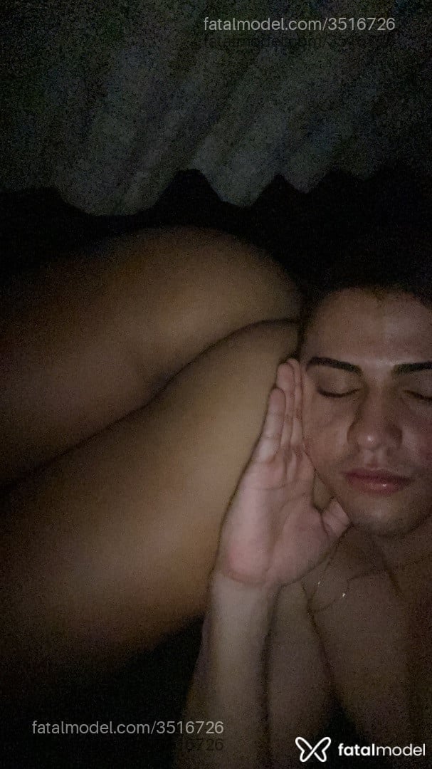 Acompanhante homem com cabelo castanho de olhos pretos - Marks