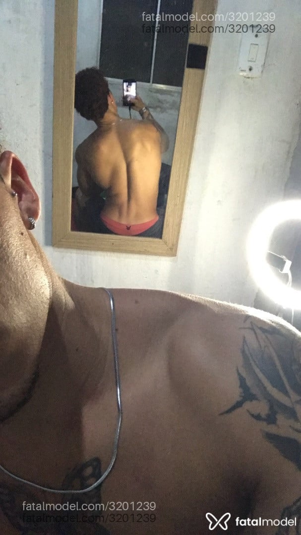 Acompanhante homem morena (o) de olhos castanhos - Lekessa