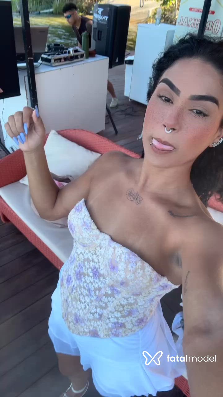 Acompanhante mulher morena (o) de olhos castanhos - Sarah Ferreira