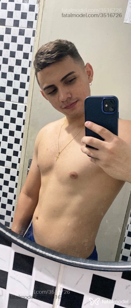 Acompanhante homem com cabelo castanho de olhos pretos - Marks