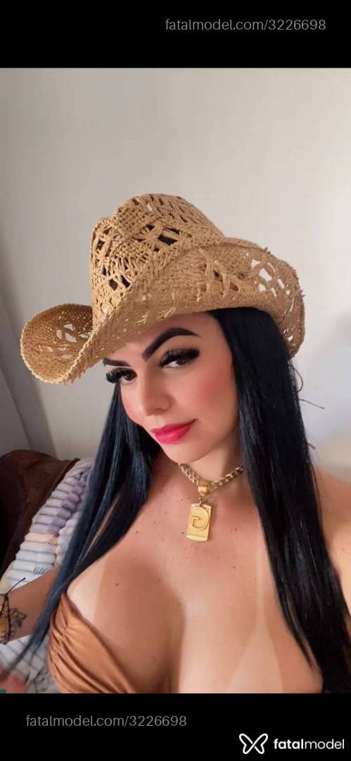 Acompanhante mulher morena (o) de olhos mel - Jenifer