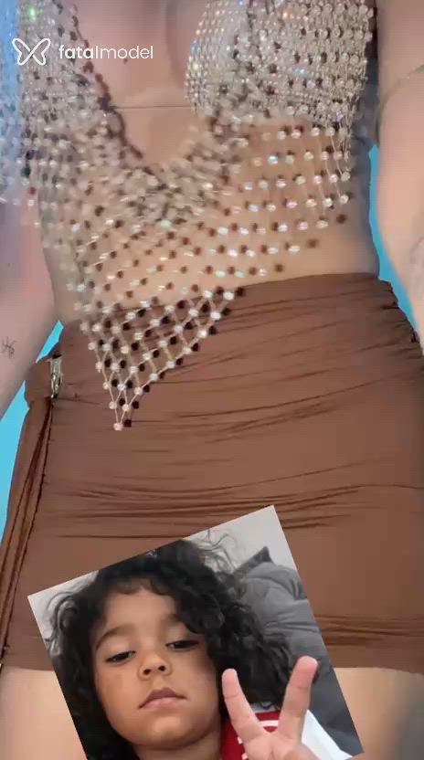 Acompanhante mulher morena (o) de olhos mel - Jenifer