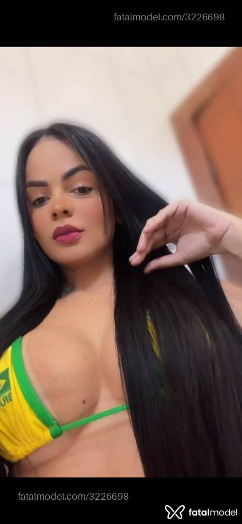 Acompanhante mulher morena (o) de olhos mel - Jenifer